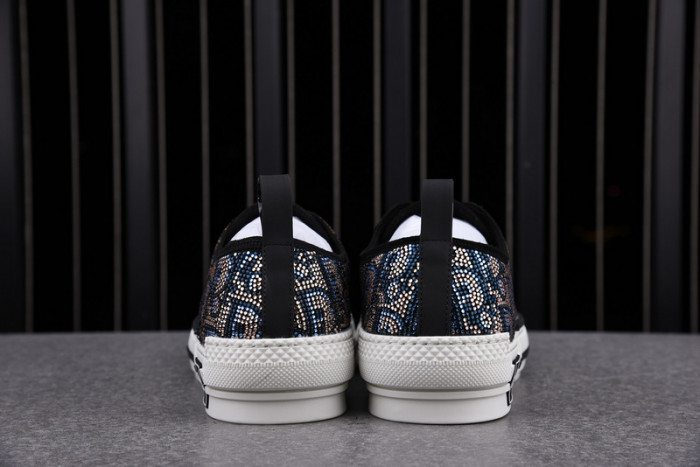 DR B23 OBLIQUE LOW TOP SNEAKER