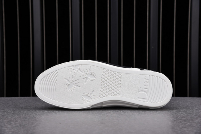 DR B23 OBLIQUE HIGH TOP SNEAKER